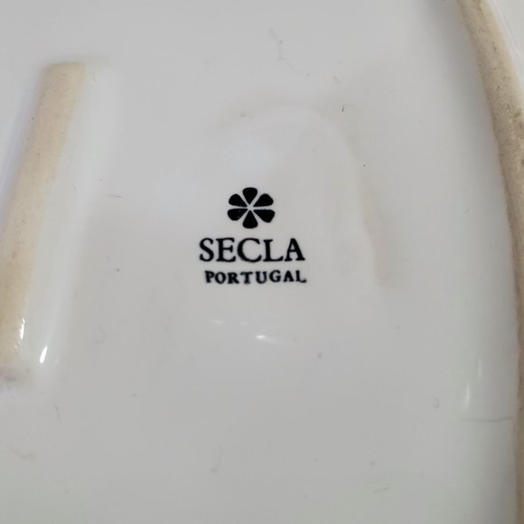 Secla Portugal White Embossed Design Fish Plates Set of 2 - Picture 6 of 6